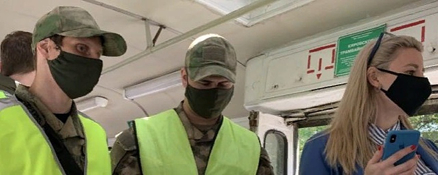 В Екатеринбурге мошенники проверяют у людей маски