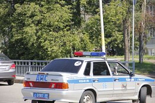 В РТ полицейские прострелили колеса машине, которая протаранила их авто