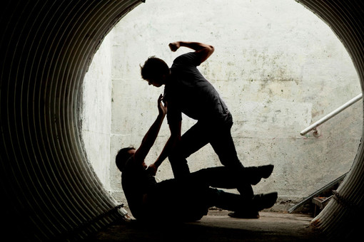 РЕН ТВ: в Екатеринбурге мужчину избили монтировками за попытку сменить УК