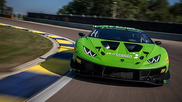 Lamborghini показала гоночный Huracan GT3 EVO2 на фото