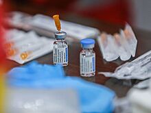 NYT: Johnson & Johnson приостановила производство своей вакцины