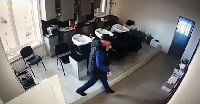 В Симферополе мужчина обокрал салон красоты и попался на камеры видеонаблюдения