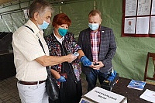 Муниципальные депутаты проверили работу крюковской ярмарки выходного дня