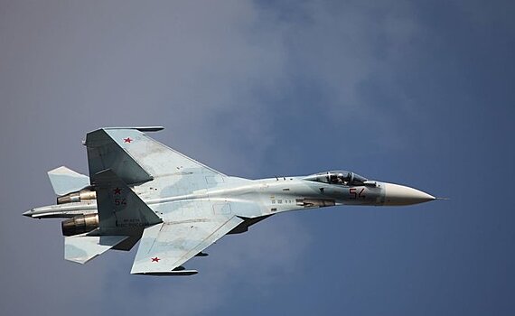 Состоялась тренировка истребителей Су-27 по защите военных объектов