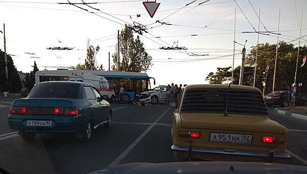 В Севастополе внедорожник сбил мотоциклиста