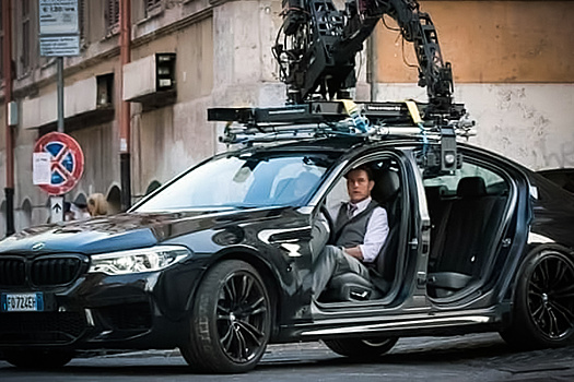 Видео: Том Круз уходит от полицейской погони на BMW M5 без дверей