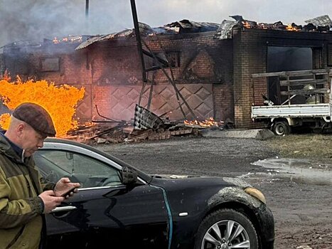 Супруги пострадали при пожаре в здании СТО в Омской области