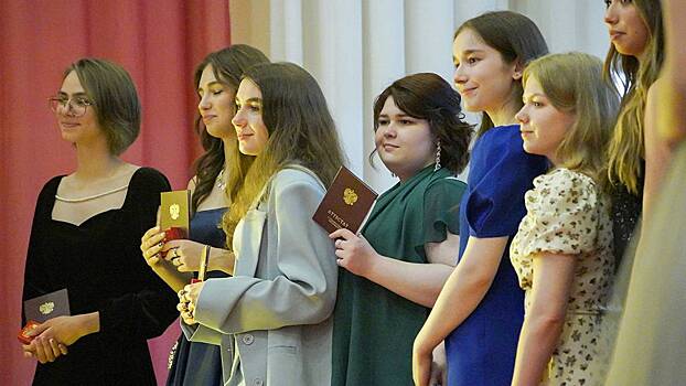 Поправку о введении серебряных медалей для выпускников школ одобрили в комитете Госдумы