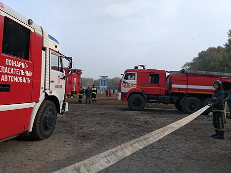 Саратовские пожарные развернули "рукава" на стадионе "Торпедо"
