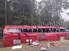 На трассе в Югре автобус с пассажирами вылетел в кювет. Есть жертвы