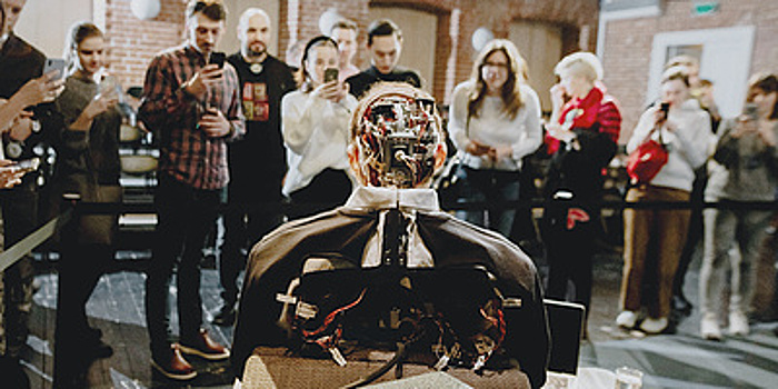Роботы вместо актеров и тотальное погружение: как технологии меняют театр