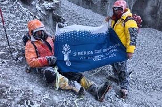 Омские альпинисты покорили самый высокий вулкан Эквадора