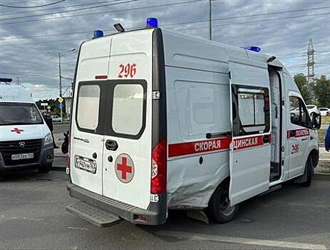В Самаре на Московском шоссе произошло ДТП с легковушкой и машиной "скорой помощи"