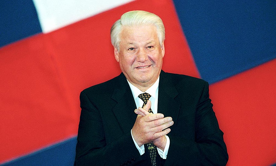 Почему ушел ельцин. Победа Ельцина 1996. Ельцин покидает Кремль. Ельцин в молодости.
