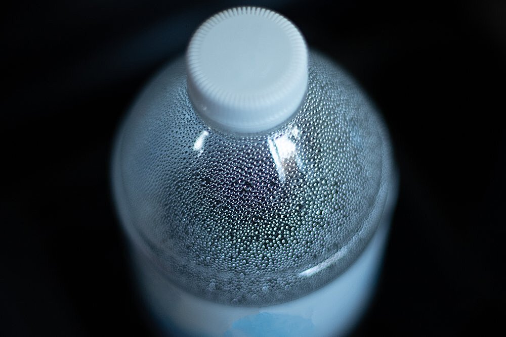 Почему нельзя пить воду из старой бутылки в машине