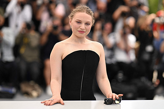 Точная копия: дочь Кейт Уинслет дебютировала в Каннах, повторив культовый образ мамы