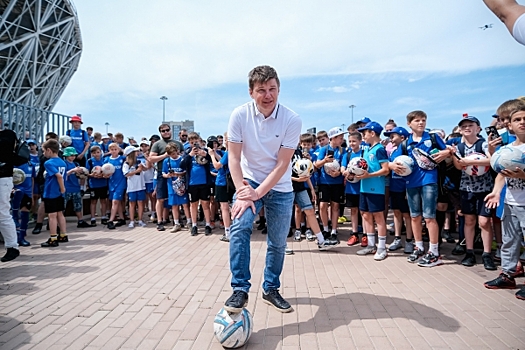 В Волгограде детский турнир открыли звезды российского футбола