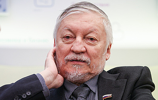 Карпов: матч Непомнящего и Дин Лижэня за шахматную корону складывается по-боевому