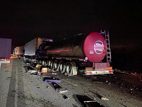 В Кирове столкнулись «Мерседес» и «Фольксваген»: пострадал один человек