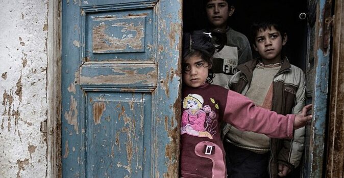 В Сирии российские военные раздали гуманитарную помощь жителям провинции Ракка