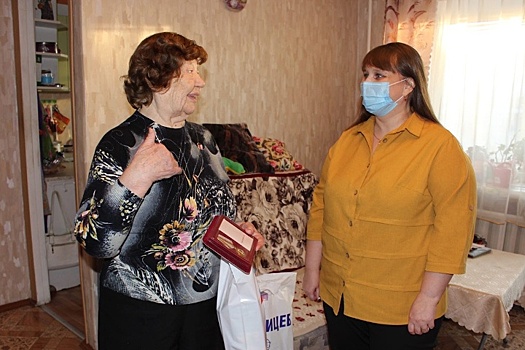 Двух жительниц Екатеринбурга наградили медалями за развитие ветеранского движения
