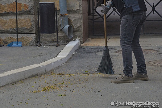 Екатеринбургские коммунальщики убрали мусор в центре города после обращения депутата Зяблицева