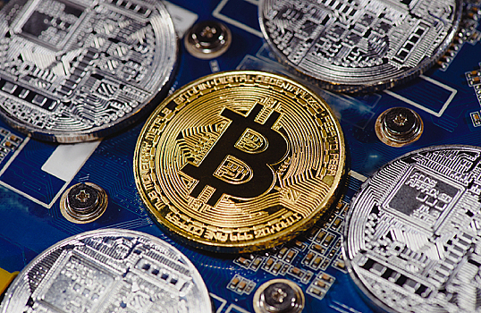 Биткоин потерял 14% за день