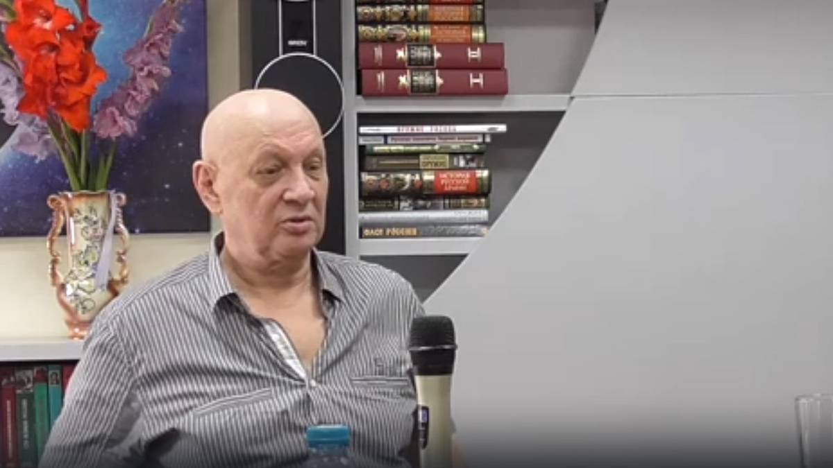 Писатель Харитонов раскрыл детали болезни умершего фантаста Василия Головачева