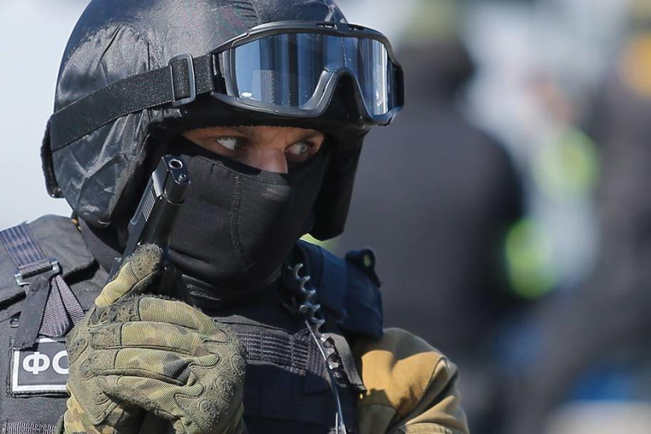 На въезде в Крым на днище автомобиля нашли самодельное взрывное устройство