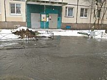 На проспекте Косыгина устанавливали фонарный столб и устроили потоп