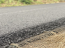 Инженеры внедрили в асфальт ткань, которая сообщает о повреждениях