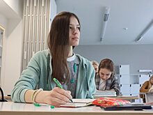 Шоу профессий: ученики школы №1034 узнали о профессиях маляра и клоуна