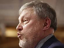 Явлинский выехал из России
