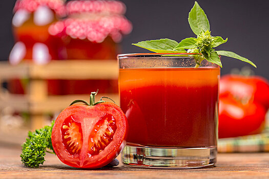 Ученые рассказали о полезных свойствах томатного сока