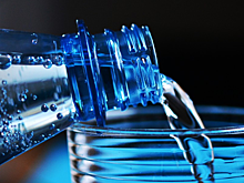 Роспотребнадзор оштрафовал McDonald's и «Перекресток» за минералку