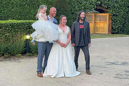 Киану Ривз случайно пришел на свадьбу к незнакомцам из Великобритании