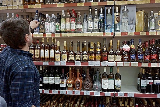 Импорт вина в Россию в январе-апреле 2025 года упал более чем вдвое