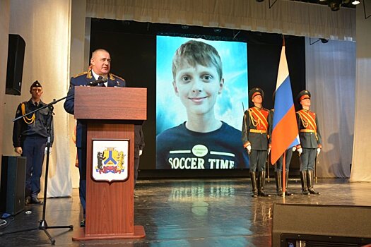 В Хабаровске родителям погибшего мальчика-героя вручили орден