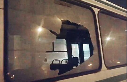 Хулиганы расстреливают пассажирские автобусы в Тольятти