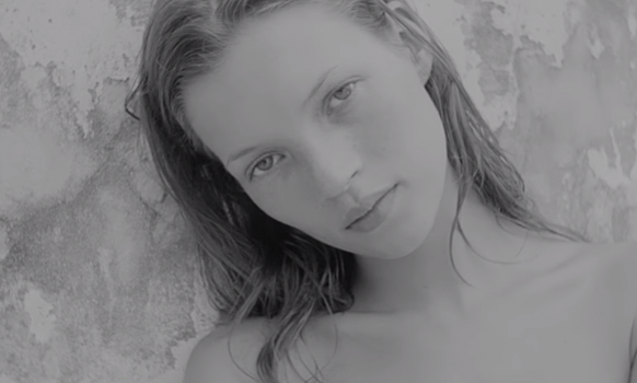 Молодая и обнажённая: Архивы Кейт Мосс в новой рекламной кампании Calvin Klein