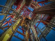 Нефтяные гиганты и производители сланцевой нефти видят будущее по-разному