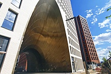 На набережной Марка Шагала появилась золотая арка