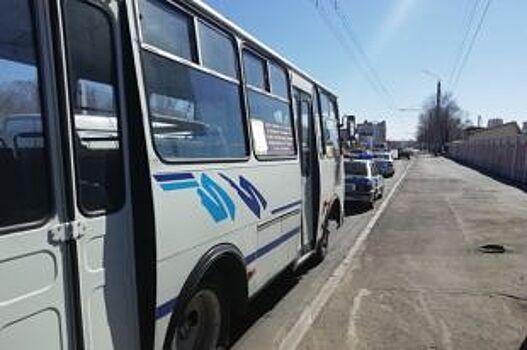 В Оренбурге автобус несколько метров протащил пассажирку по дороге