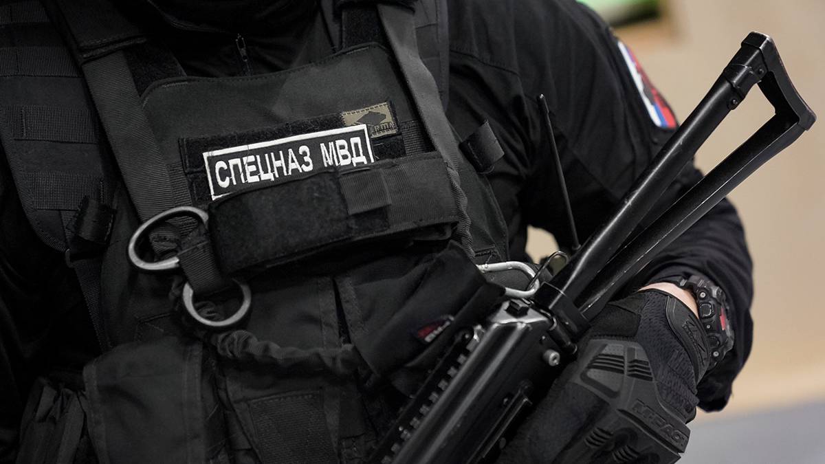 СМИ: Спецназ взял штурмом особняк смотрящего от азербайджанской диаспоры в Воронеже