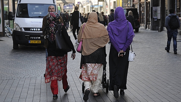 Жители бедных районов Дании пострадали из-за закона о «расселении гетто»