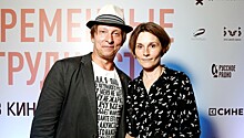 Жены Охлобыстина и Мухаметова поддержали их на премьере фильма «Временные трудности»