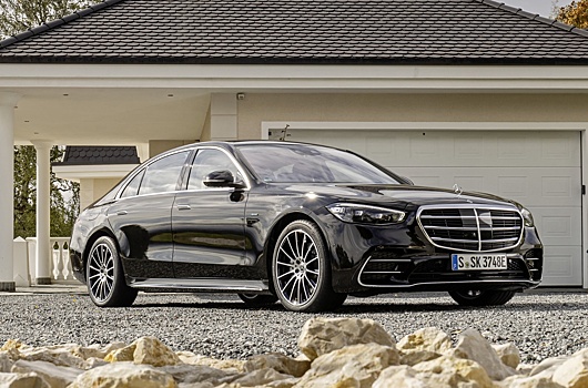 Гибрид Mercedes-Benz S 580 e получил полный привод и салон без кожи