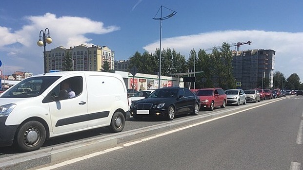На выезде из Зеленоградска образовалась пробка от КПП "Куршской косы"