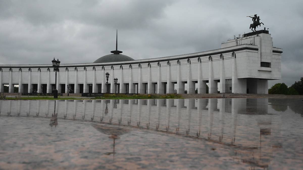 Музею Победы передали в дар раритет летчика Гастелло