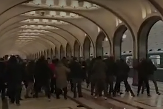 Видео массовой драки фанатов «Спартака» и «Динамо» в метро появилось в Сети